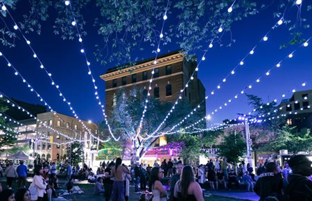 Wpg-at-night-600w.jpg