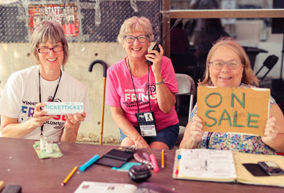 Happy-volunteers-400w_Leif-Norman-(1).jpg