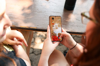 Browsing-on-phone-400w.jpg